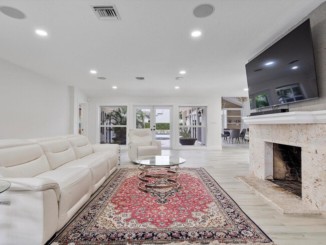 Photo - 411 Poinciana Dr