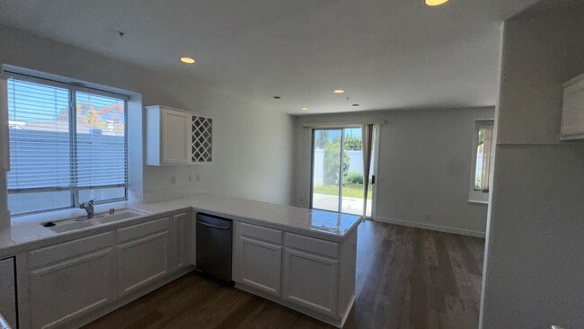 Photo - 3 bedroom East Side Costa Mesa Townhome