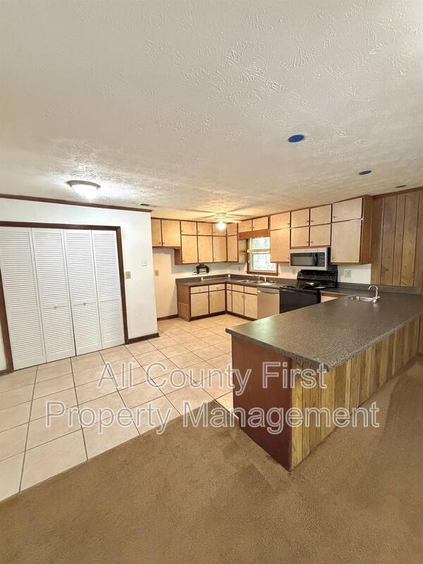 Photo - 170 Port Antonio Ct SW