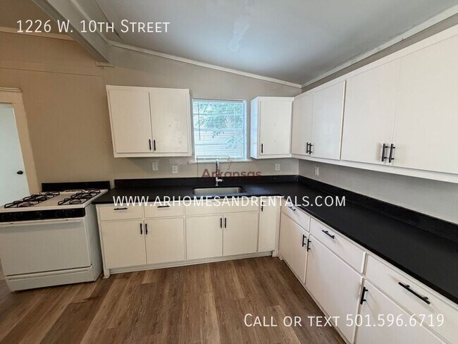 Photo - 1226 W 10th St