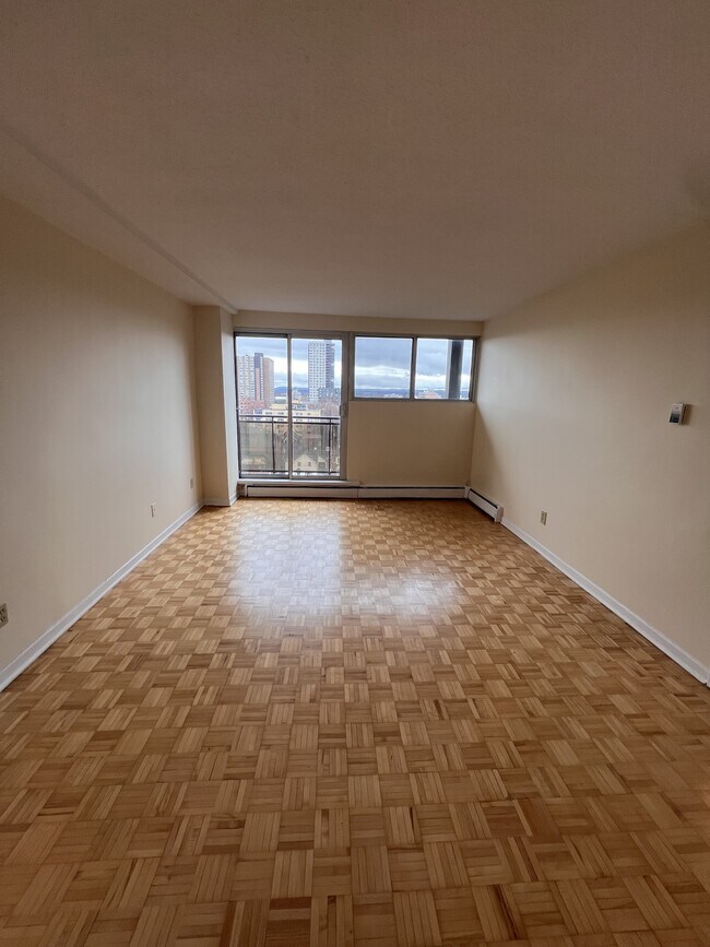 Building Photo - 345 Laurier Ave E Unit 901