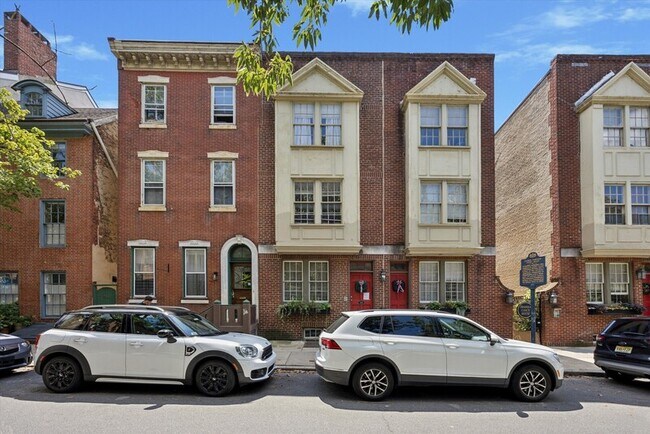 Photo - 336 Lombard St