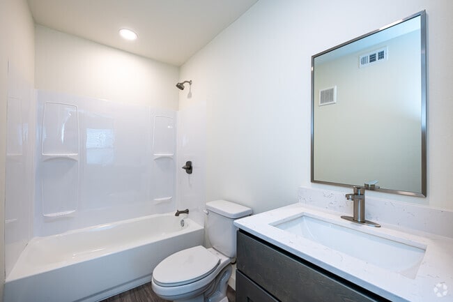 2BR, 2BA - 805SF - Primary Bathroom