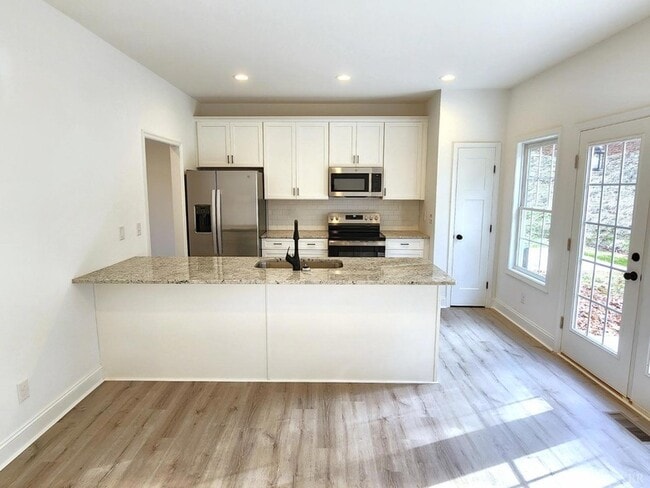 Photo - 3008 Hill St