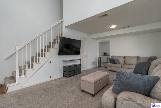 Photo - 310 Ivy Pointe Dr