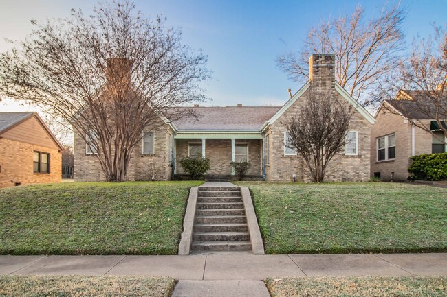 Arlington Heights 2 Bedroom Duplex - Arlington Heights 2 Bedroom Duplex House