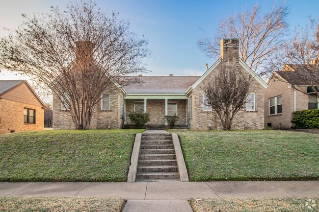 Building Photo - Arlington Heights 2 Bedroom Duplex Rental