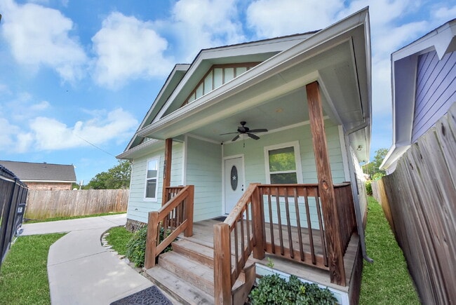 Building Photo - Renovated Houston Gem Near Downtown & the Medical Center