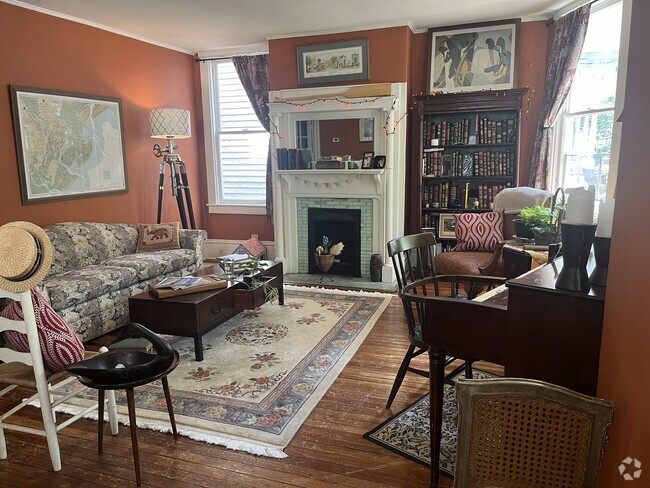 Building Photo - 212 W 34th St Rental