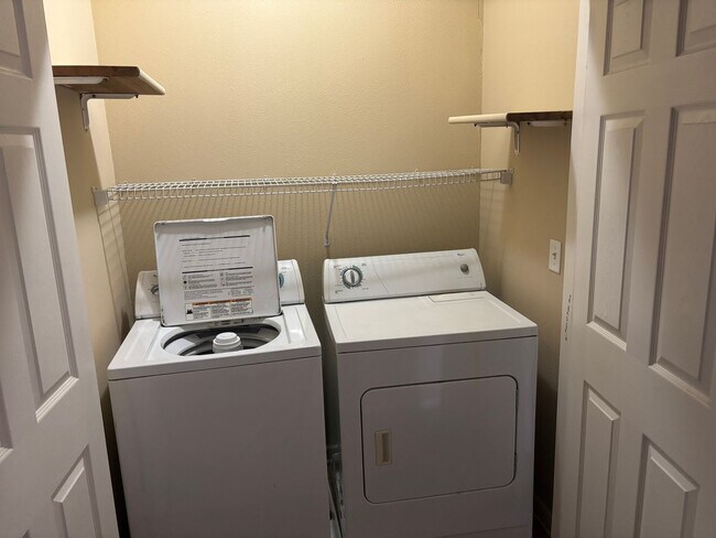 Photo - 4 bed/4 bath condo located minutes from UNR Unidad 422