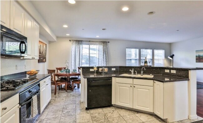 Photo - 387 Mullinix Way