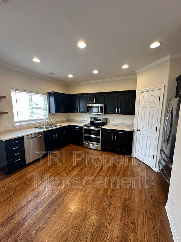 Photo - 122 Whitney Ct