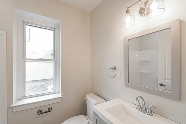 Photo - 2061 South St