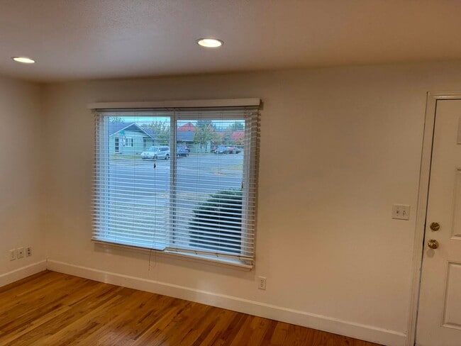 Photo - 2 Bedroom Duplex in S. Eugene/Campus Area Eugene