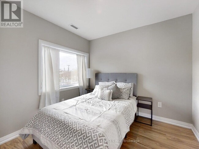 Photo - 77 William St N Unité 305