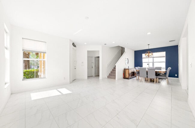 Photo - 2011 NW Cataluna Cir
