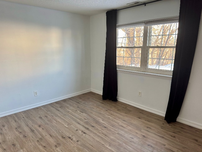 Photo - 1120 E 6th St Unit 3