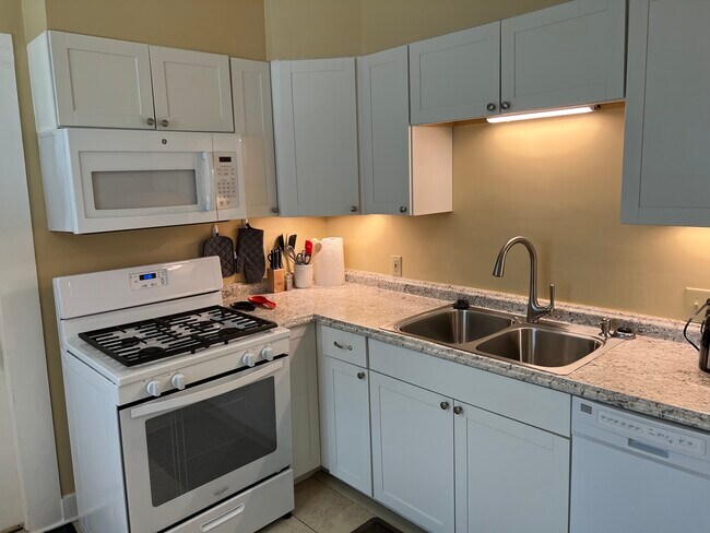 Photo - 105 Hillcrest St