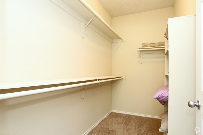 Vestidor - Bridge at Volente