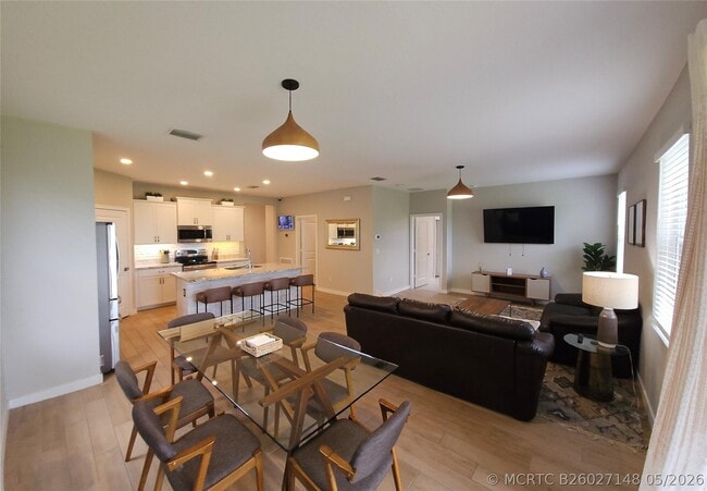 Photo - 3034 NE Skyview Ln