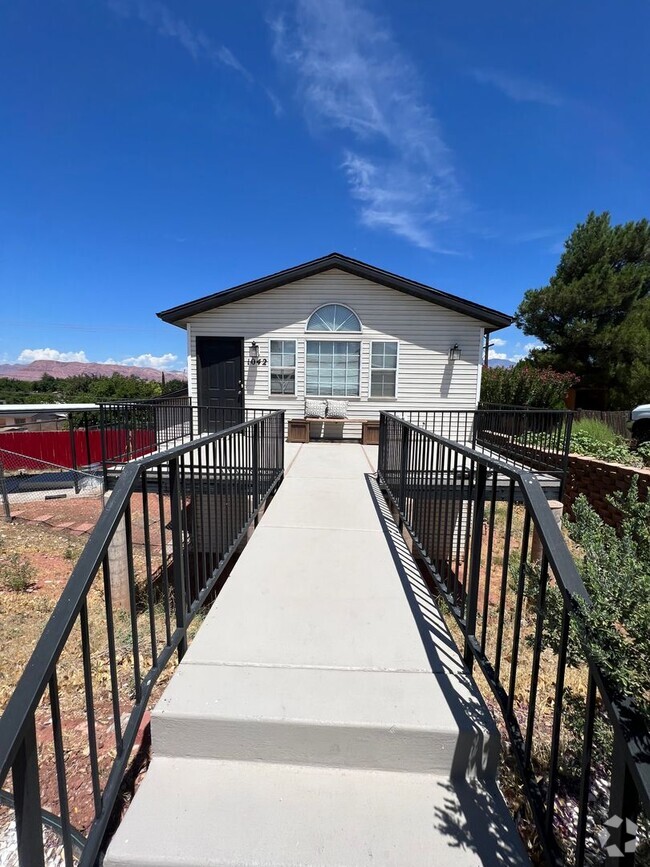 Building Photo - Shadow Mountain Cottage Rental