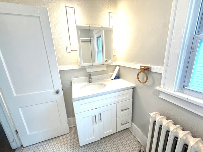 90 S Pine Ave Unit D