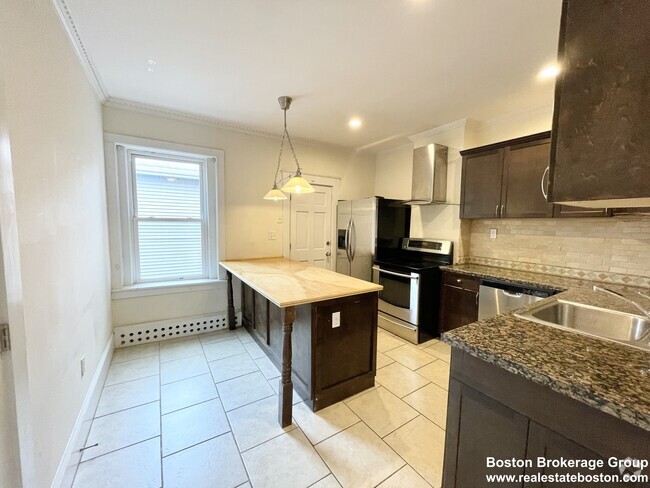 Building Photo - 90 L St Unit 3 BED South Boston Rental