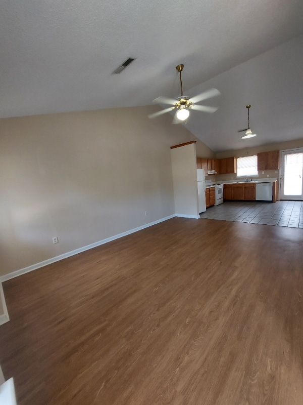 Photo - 220 Wyndham Cir