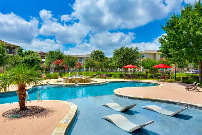 Piscina estilo centro turístico y terraza con Wi-Fi - Bexley at Anderson Mill Apartamentos