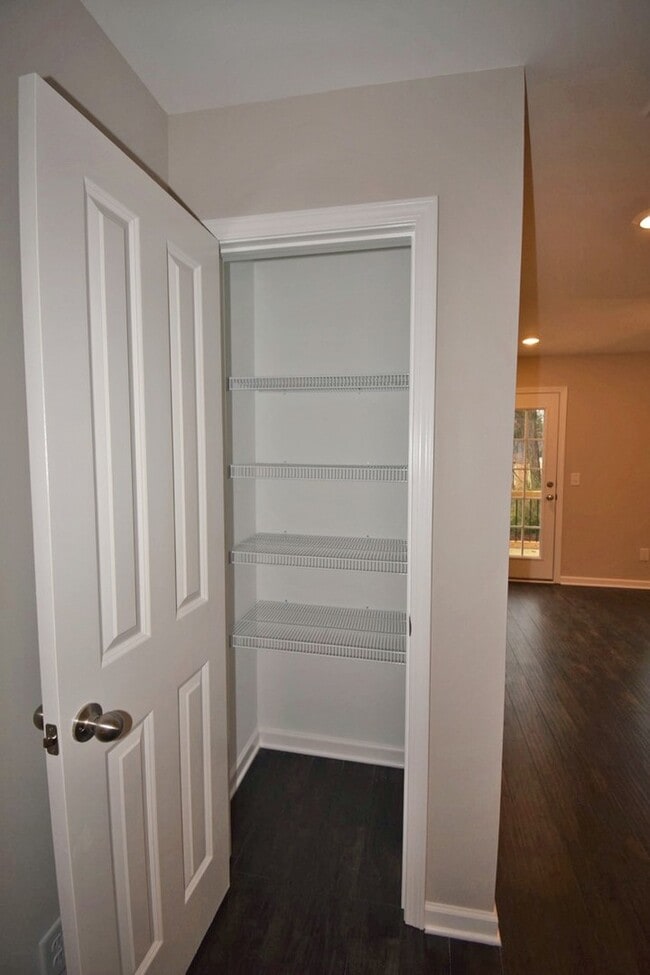 Photo - Gorgeous luxury 2BD/2.5BA M'boro townhome w/garage, washer/dryer, across from MTSU!