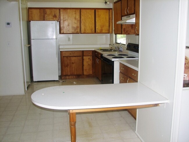 Photo - Madison Co. – Comer, GA – QUIET NEIGHBORHOOD – HOME SITS ON BEAUTIFUL CORNER OF CITY!