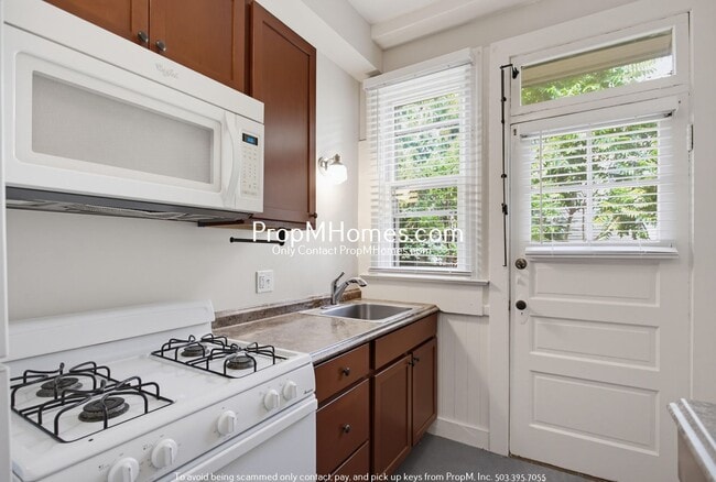 Photo - 2835 SE Yamhill St Unit 2835 SE Yamhill Street 2