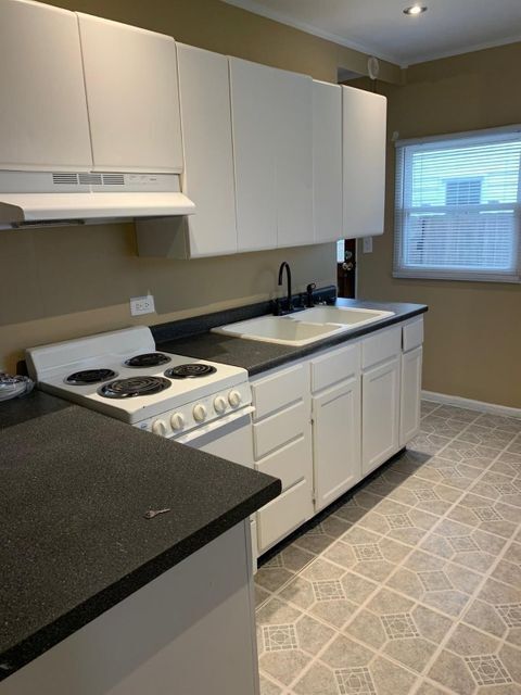 Photo - 937 Meadow Ln