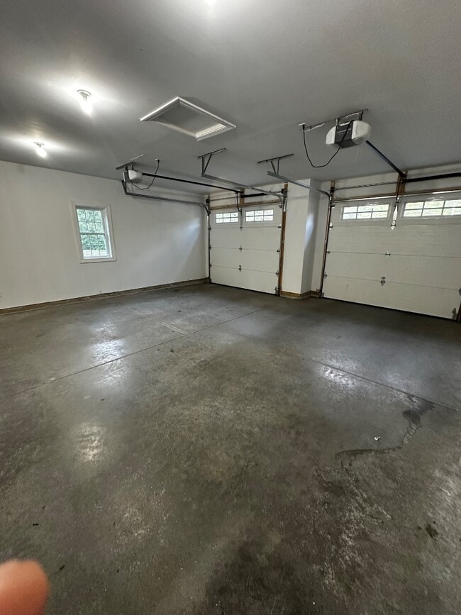 3 Emerald Dr