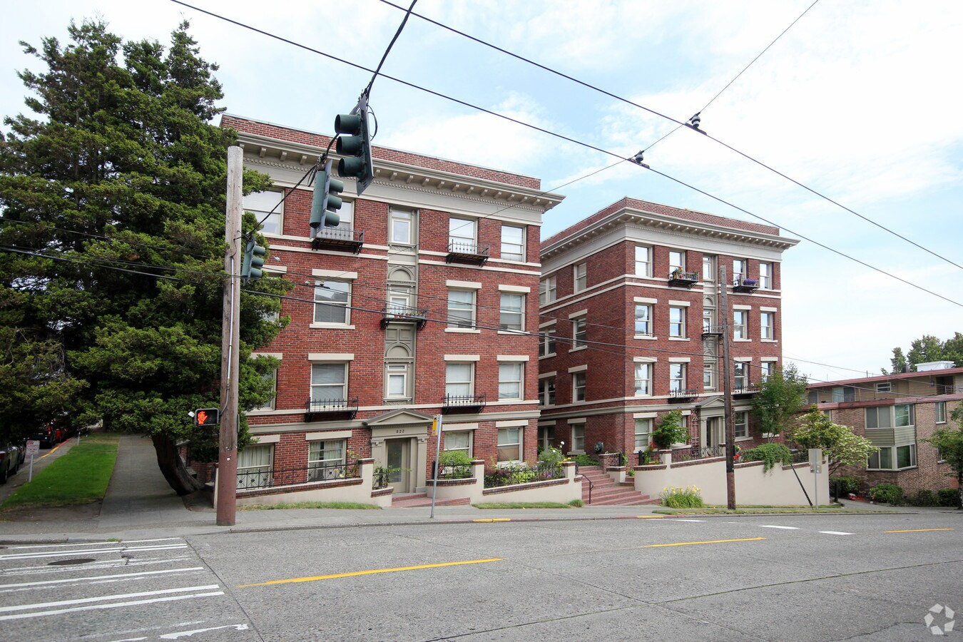 Castle Court - Castle Court Apartments