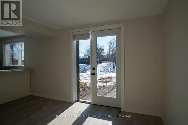 Photo - 200 John St W