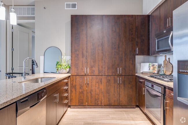 1BR, 1BA - 867SF
