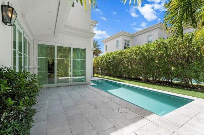 Photo - 315 Santander Ave