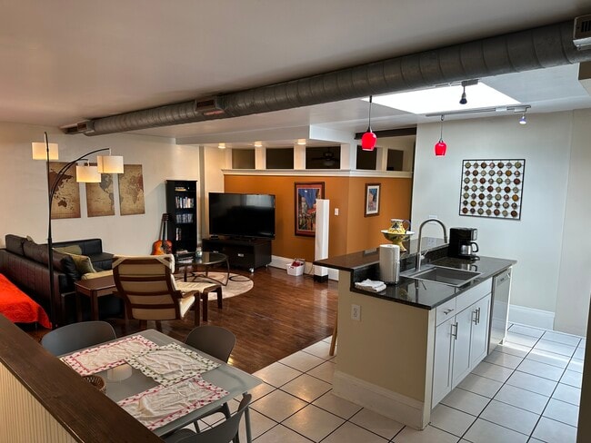 Building Photo - 3 W Hollister St Unit 3 West Hollister St APT 3