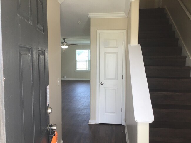 Photo - 8 Sunnydale Ln