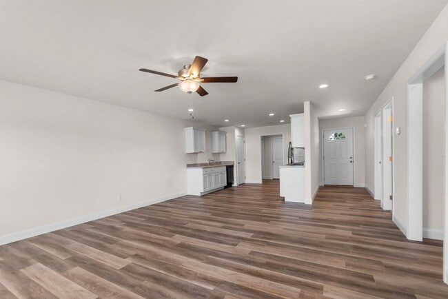 Photo - Highland Point Dr 868/870 Unit 868