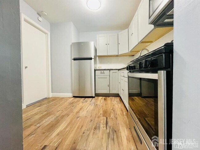 Photo - 128 College Dr