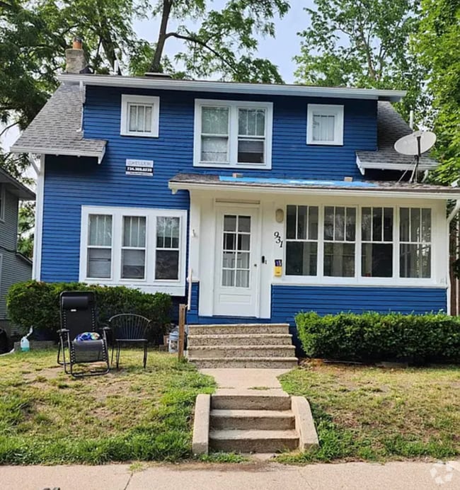 Building Photo - 931 Dewey Ave Rental
