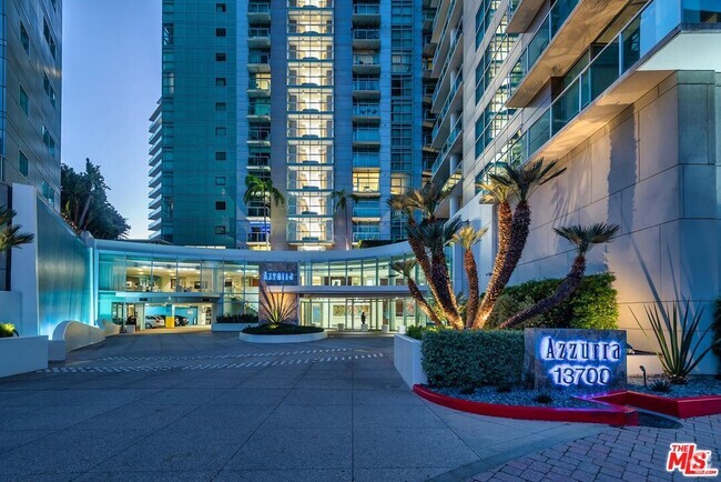 Building Photo - 13700 Marina Pointe Dr Unit 1627 Rental