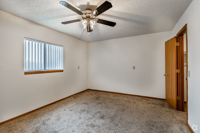 2BR, 1.5BA - 1,022SF - Primary Bedroom