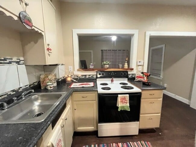 Photo - 917 NW 30th St