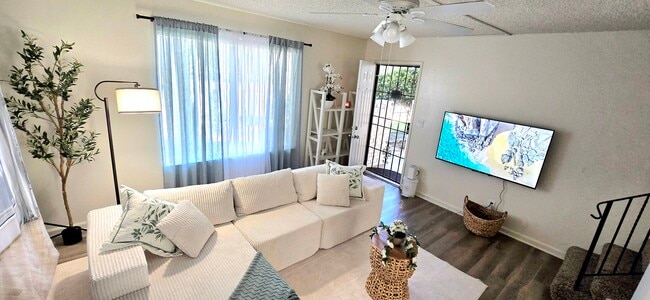 2 habitaciones, 1,5 baños - 1200 pies cuadrados - Sala de estar