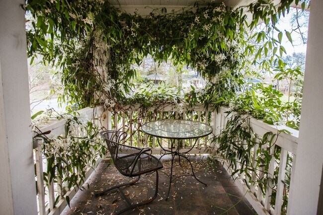 Photo - 284 The Plaza