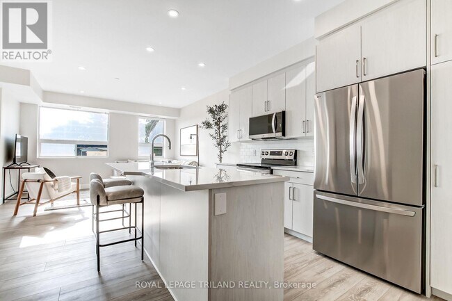 Photo - 16 Compass Trail Unité 203