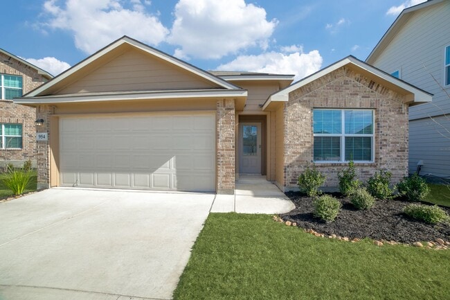 Building Photo - 3 Bedroom and 2 Bathroom home located in Redbird Ranch subdivision